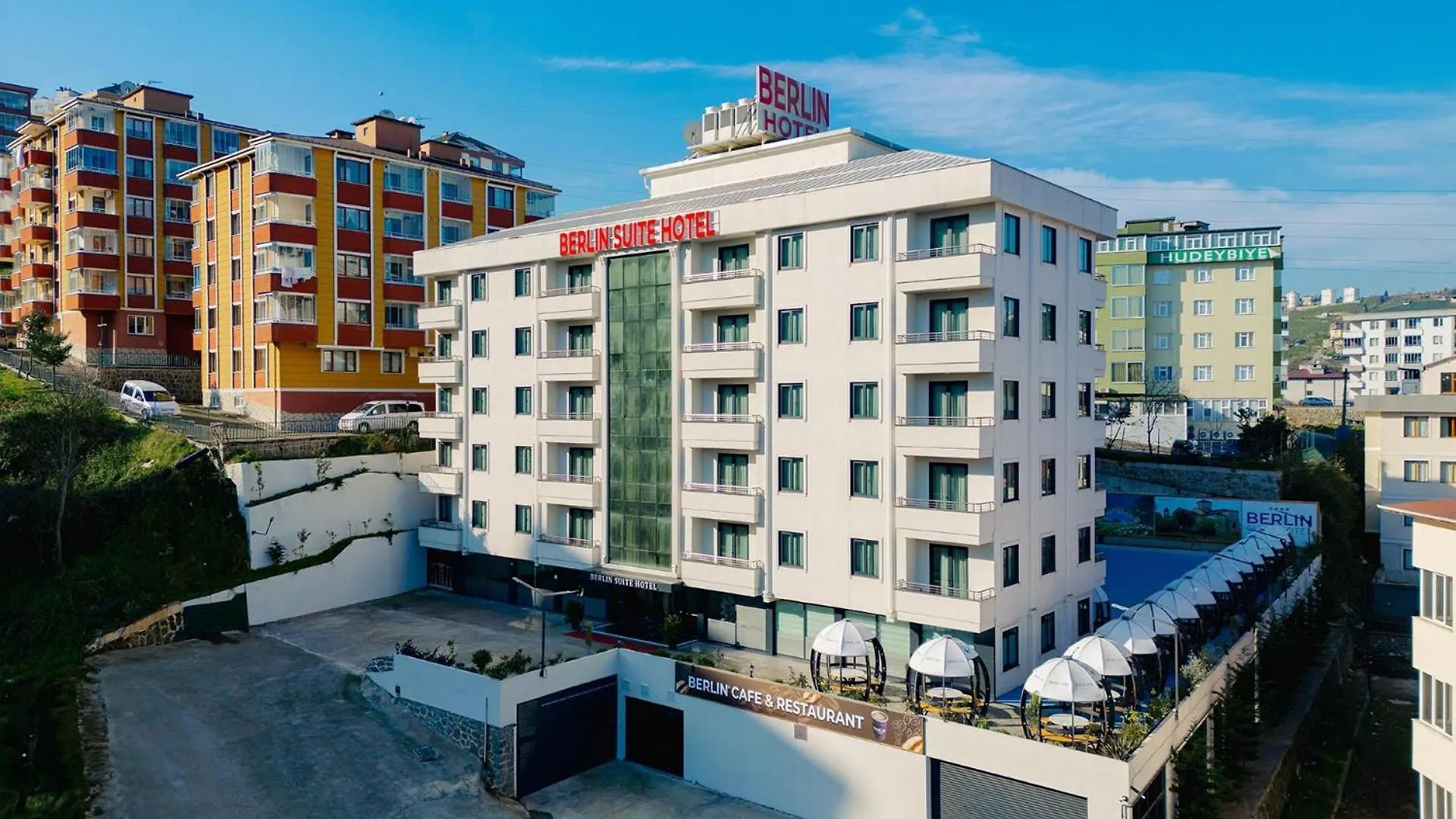 Berlin Suite Hotel 트라존