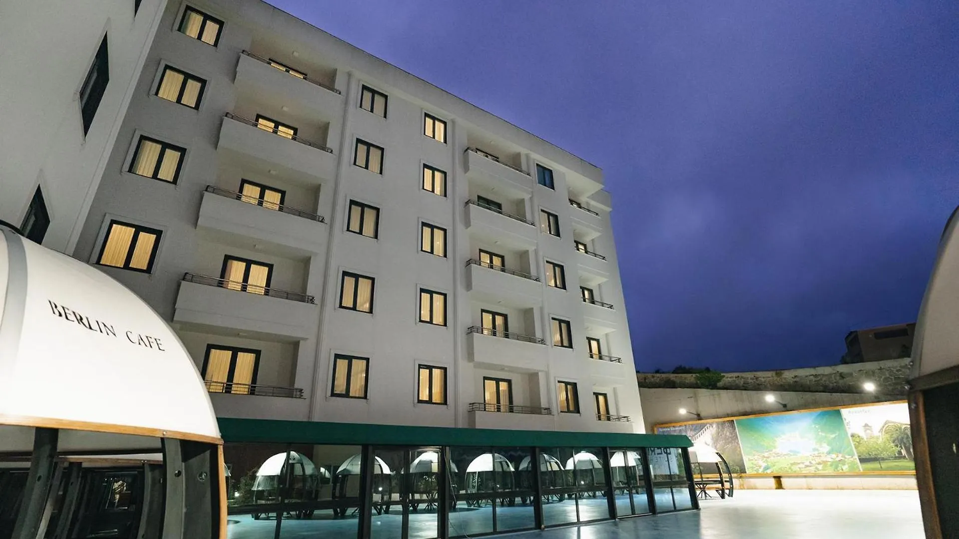 Berlin Suite Hotel 트라존