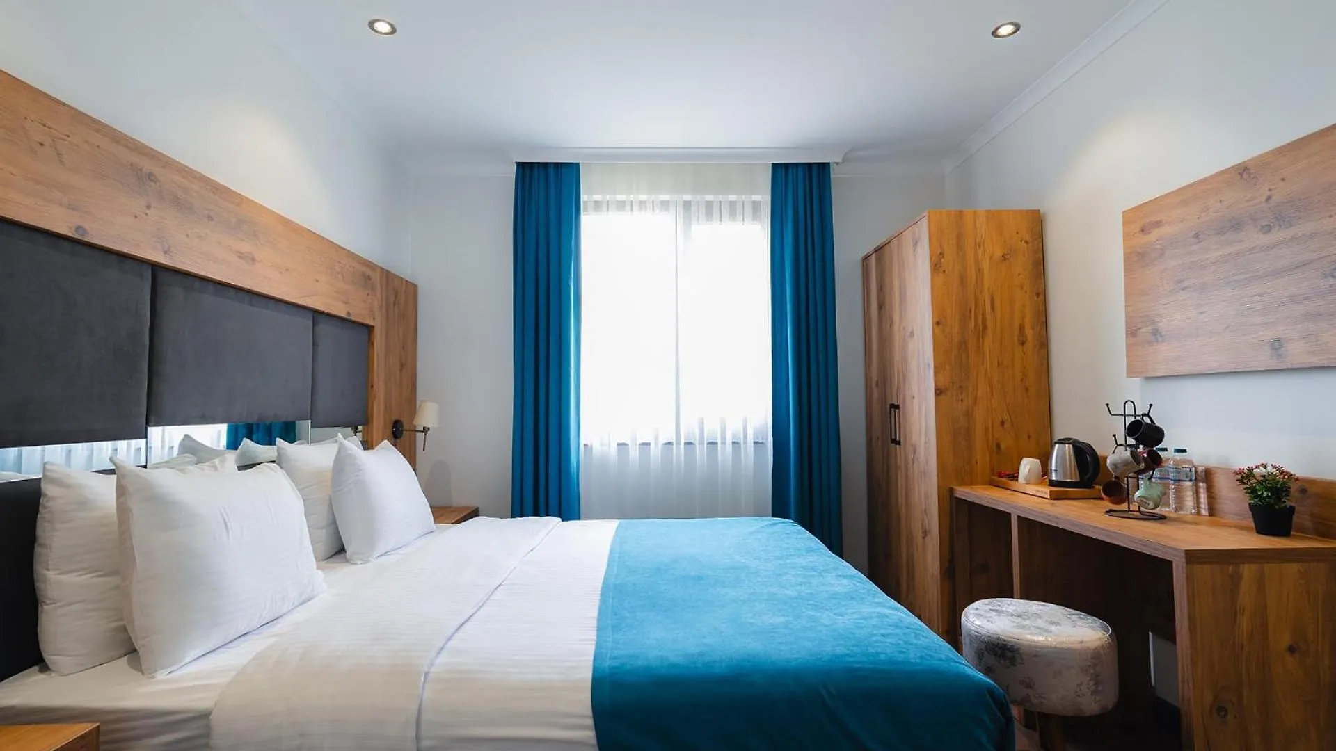 Berlin Suite Hotel 트라존