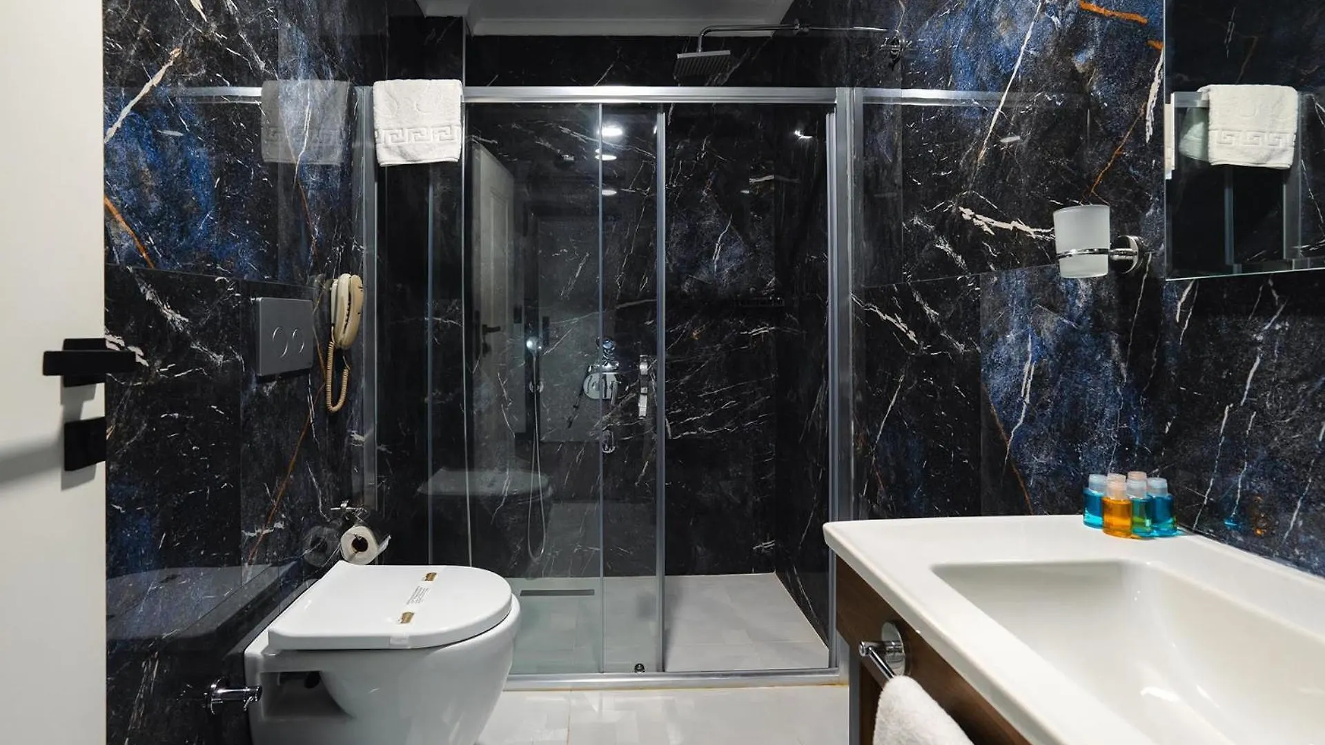 Berlin Suite Hotel 트라존